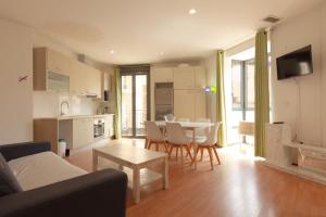 TV a/nebo společenská místnost v ubytování Apartamento El Carmen by Be Alicante