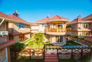 uma vista aérea de uma casa com uma varanda em Mount Royal Villa em Iringa