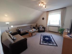 Posezení v ubytování Ferienwohnung Schellen Mehren - KEINE Monteurwohnung!