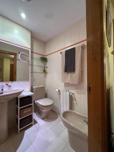 Koupelna v ubytování Apartamento Posada de Llanes + 29 fotografií