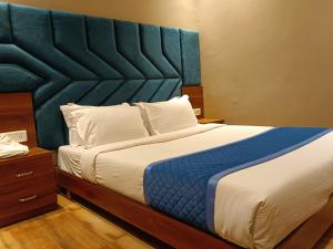 Postel nebo postele na pokoji v ubytování HOTEL GOLDEN TULIPZ