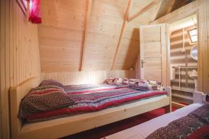 Ein Bett oder Betten in einem Zimmer der Unterkunft Rafting Center Drina Tara