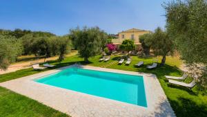 an image of a swimming pool in a yard at Masseria Procacci in Ischitella