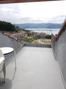 a balcony with a view of the water at Apartamentos Canada 1 in Raxo