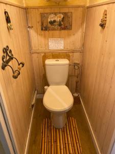 a small bathroom with a toilet in a cabin at studio 24M, cool les Orres 1650 in Les Orres