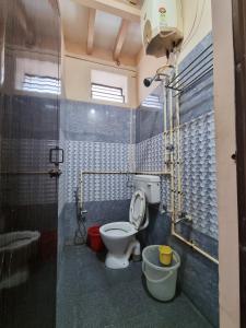 a bathroom with a toilet and a shower at SOWMYA LODGE in Tiruchchirāppalli