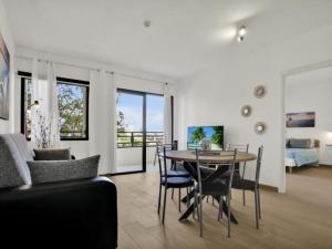 a living room with a table and a couch at 212 Elegant, renovated, confortable Playa Paraiso in Playa Paraiso