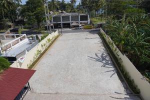 Κήπος έξω από το Hotel Luansa Klui