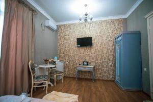 Televisyen dan/atau pusat hiburan di Borjomi Classic Hotel