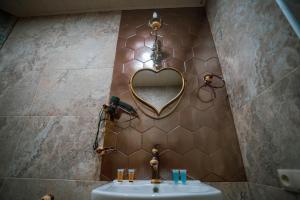 Bilik mandi di Borjomi Classic Hotel