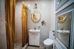 Bilik mandi di Borjomi Classic Hotel
