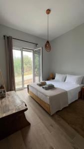 Postel nebo postele na pokoji v ubytování DOBRINO TRADIZIO Peloponnese Villa