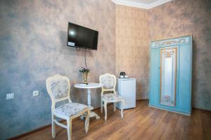 TV a/nebo společenská místnost v ubytování Borjomi Classic Hotel