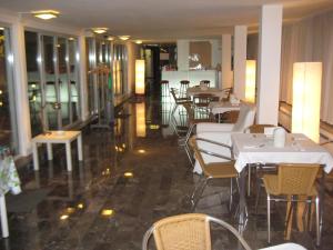 Restaurace v ubytování Albergo dei Pini