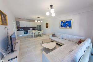 Μια τηλεόραση ή/και κέντρο ψυχαγωγίας στο Luxury Villa 2