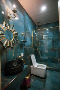 Bilik mandi di Borjomi Classic Hotel