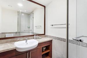 Koupelna v ubytování StoneTree - Fairmont South 2 BR - Beach Access