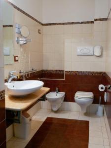 a bathroom with a sink and a toilet at My Friend Antonia in Barcellona-Pozzo di Gotto