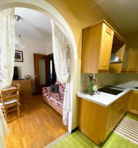 een keuken met een boog naar een slaapkamer bij Casa Vauterin VDA CIR 0019- 0021-0022-0026- in La Thuile