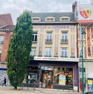 Supermarket nebo jiné obchody v  apartmánu nebo okolí