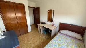 Postel nebo postele na pokoji v ubytování flat Holiday friend group or family near beach center blasco ibanez
