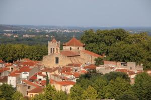 a view of a town with a church and buildings at la cigogne in Céret