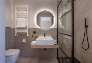 Bilik mandi di MEM Lodge and Suite
