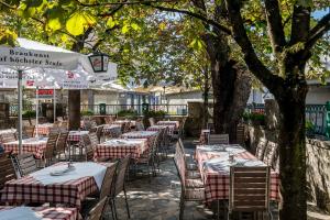 Reštaurácia alebo iné gastronomické zariadenie v ubytovaní Hotel IMLAUER & Bräu