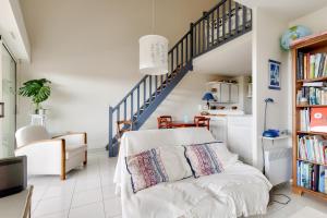 Knihovna v apartmánu