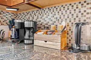 Kaffe- og tefaciliteter på 2 Bed Townhouse: Minutes from DCA-National Airport