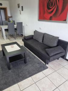 a living room with a couch and a table at Ferienwohnung beim Nationalpark Eifel in Nideggen