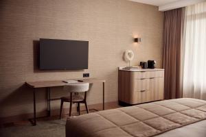 TV a/nebo společenská místnost v ubytování Van der Valk Hotel Sneek