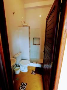 a bathroom with a toilet and a sink at Hostel Andarai in Andaraí