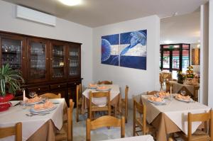 En restaurant eller et spisested på Hotel Roma