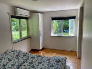 Postel nebo postele na pokoji v ubytování Stuga i naturskönt område i Höör