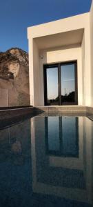 Πισίνα στο ή κοντά στο Artium Villa with Outdoor Pool hosted by K&K