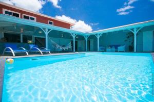 Piscina di Luxueuse Villa Katleya, vue mer o nelle vicinanze