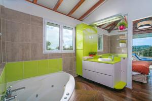 Bagno di Luxueuse Villa Katleya, vue mer