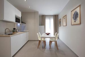 Dapur atau dapur kecil di MEM Lodge and Suite
