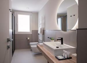 Bilik mandi di MEM Lodge and Suite