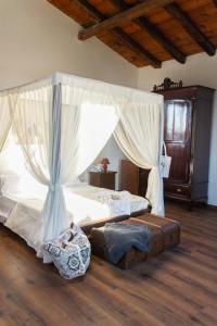 เตียงในห้องที่ Torre Raganella Apartments by Wonderful Italy