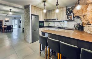 Η κουζίνα ή μικρή κουζίνα στο 2 Bedroom - Loft Home Srijane
