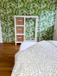 Almsternderl 2.0 - gemütliches Appartment in Gosau客房内的一张或多张床位