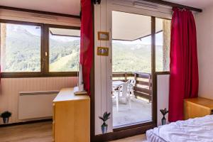 Nespecifikovaný výhled na hory nebo výhled na hory při pohledu z apartmánu + 5 fotografií