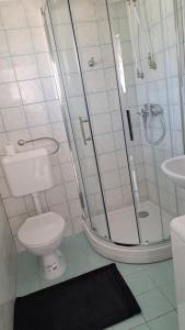 Bilik mandi di Kuća za odmor Mizi