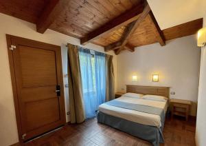 Postel nebo postele na pokoji v ubytování Le Mandrelle Beach Resort