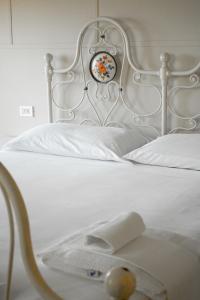 Una cama o camas en una habitación de Albergo Altamira