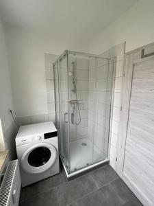 ห้องน้ำของ Modern eingerichtet-stadtnah-Ferienwohnung mit Geschirrspüler und Waschmaschine