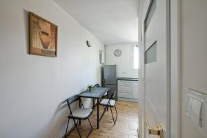 a small kitchen with a table and chairs in a room at Noctis City Center in Warsaw