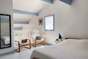 Кровать или кровати в номере Very bright house with two terraces